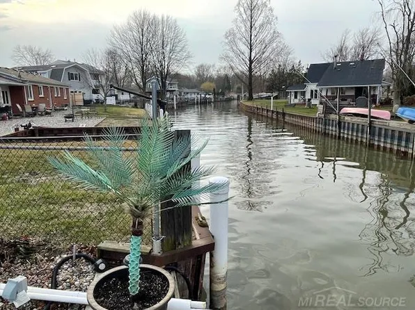 29445 Private Dr, Chesterfield, MI 48047