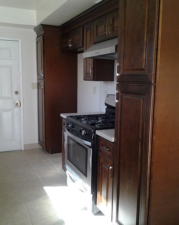 1st image of 15420 Larch Ave