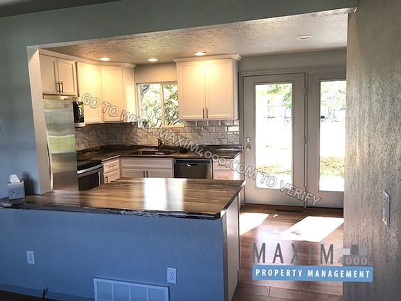 3rd image of 121 Orchard Ave