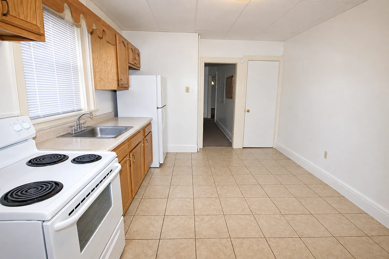 4 bed, 1400 sqft, $2,625 — Photo 1