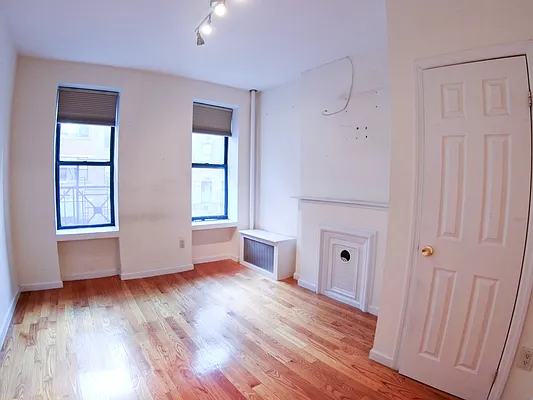 Rented by Urban Real Estate Inc | media 1