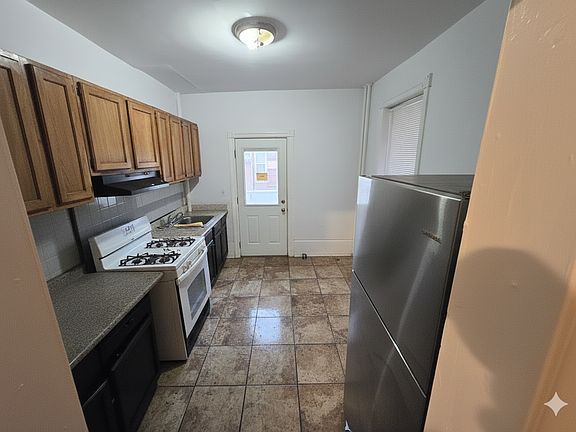 4th image of 18 N Georgia Ave #1
