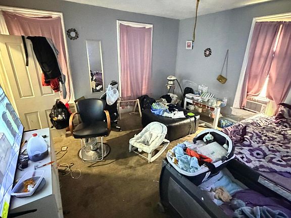 5th image of 140 Whiting Ave