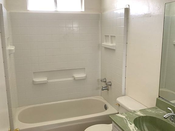 5th image of 329 E Woodcroft Ave