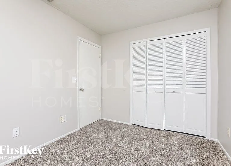 391 E Palmetto Ave — Photo 10