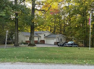 18700 Rivers Edge Dr E, Chagrin Falls, OH 44023