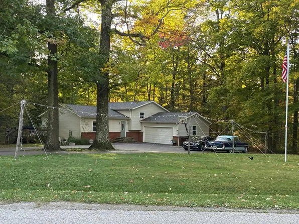 18700 Rivers Edge Dr E, Chagrin Falls, OH 44023