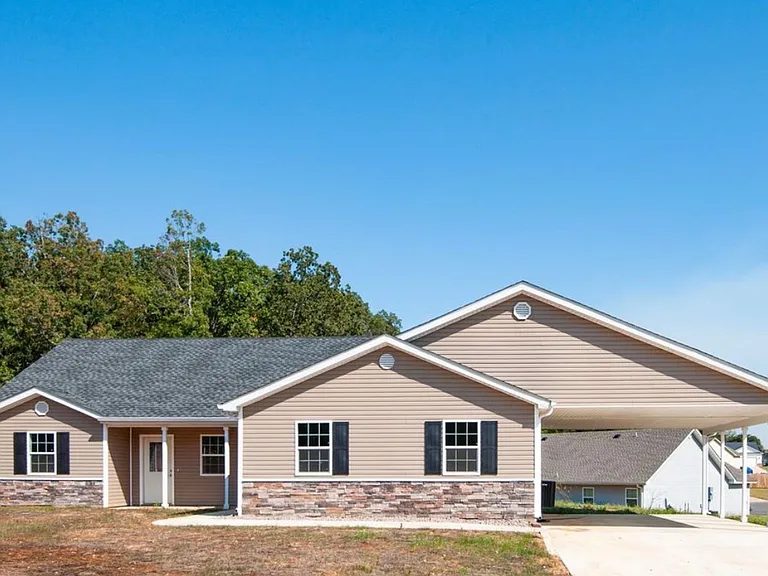 2516 Rebecca Dr — Photo 1