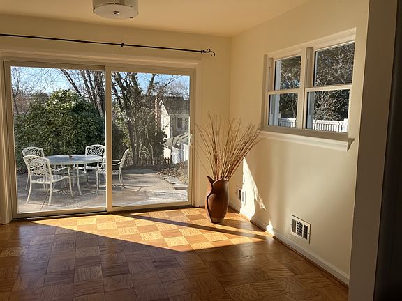 Dining room w/walk-out to patio