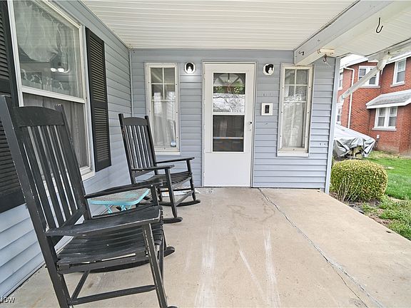 2nd image of 442 E Kline St