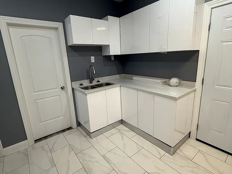 6335 S Elizabeth St — Photo 8