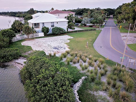 4th image of 719 Villagrande Ave S
