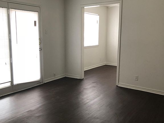 4th image of 228 Lake Meadows Dr