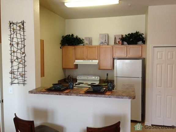 4th image of 3623 Crestwood Lk Ave APT 206