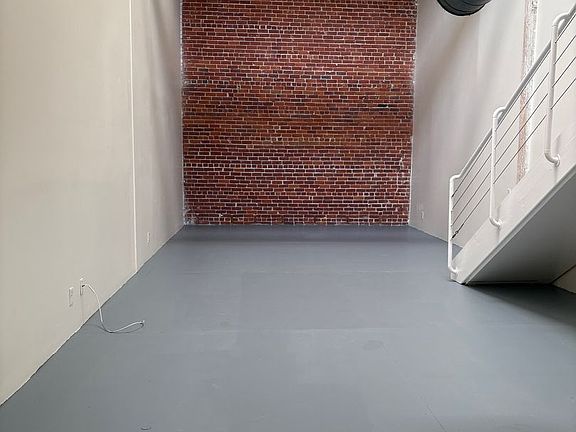 2nd image of 946-950 Daisy Ave #7fdc32b57