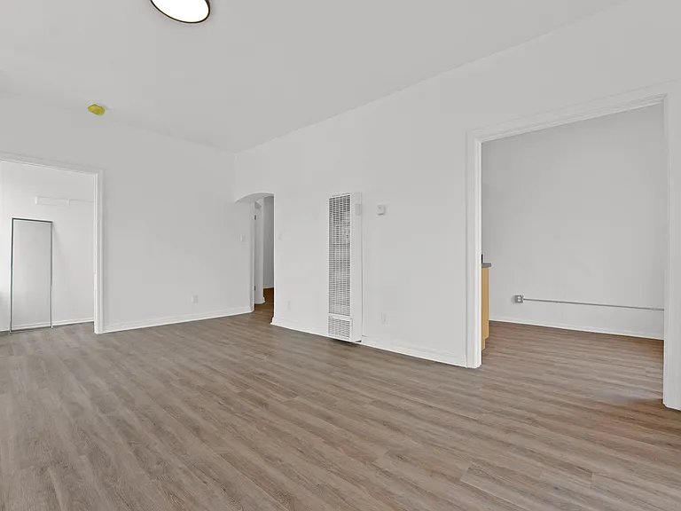 1905 S Harcourt Ave #5 — Photo 3