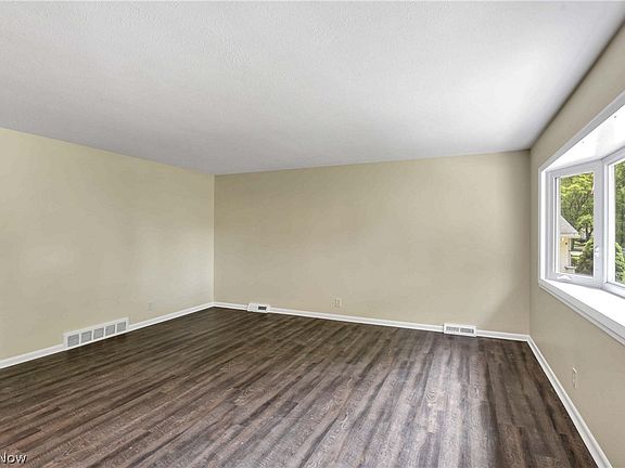 5th image of 4267 Bentley Dr