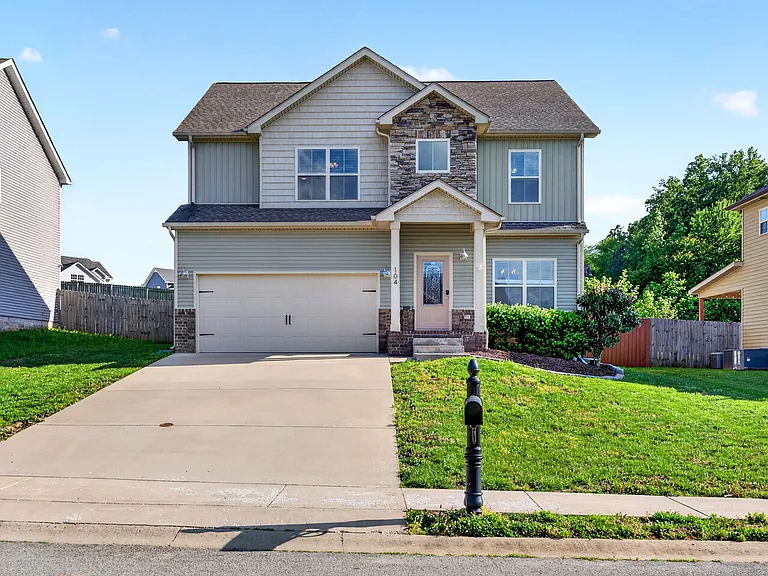 104 Woodtrace Ct — Photo 2