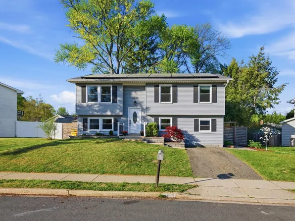 2296 Four Seasons Dr, Gambrills, MD 21054