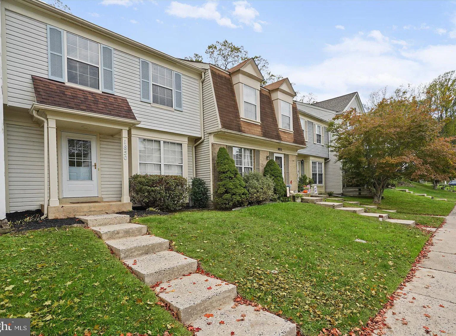 3 bed, 2.5 bath, 1826 sqft, $2,600 — Photo 2