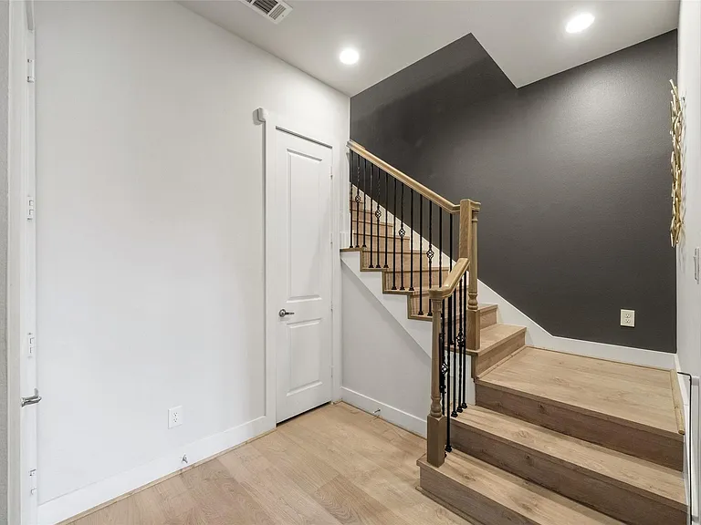 2616 Riverside Dr #M — Photo 6