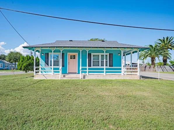 1202 E Nopal St, Rockport, TX 78382
