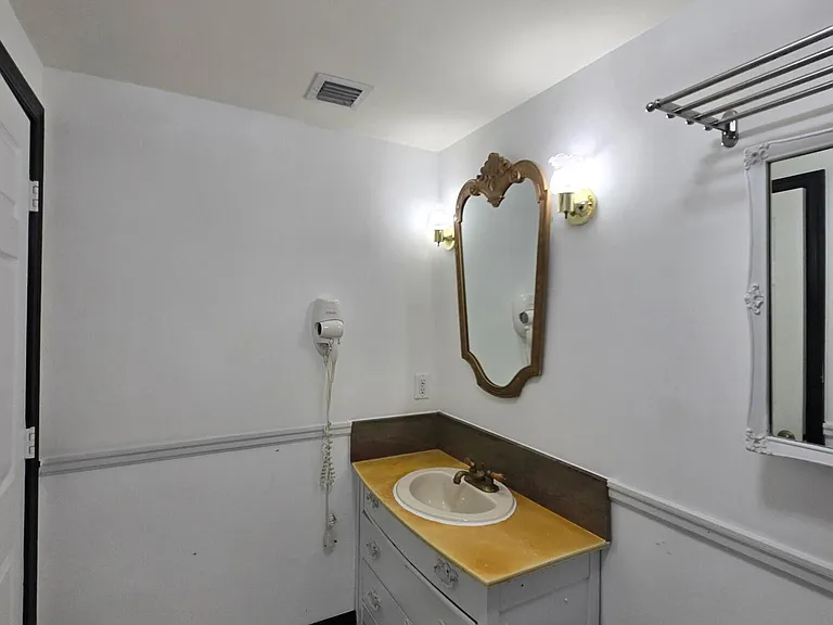 1922 Garfield St #1 — Photo 23