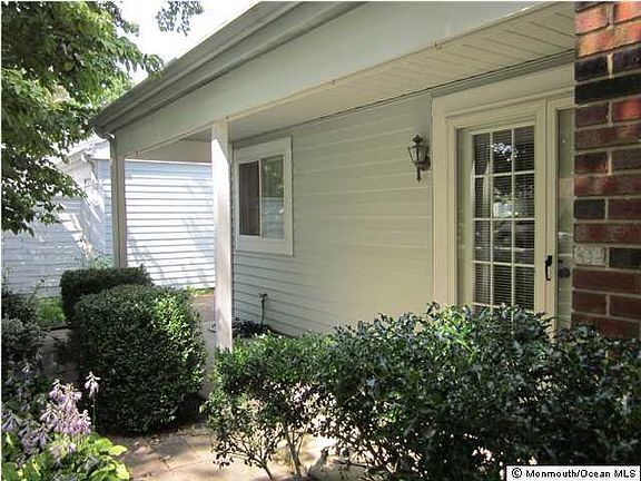 4th image of 513 Cheshire Court #C