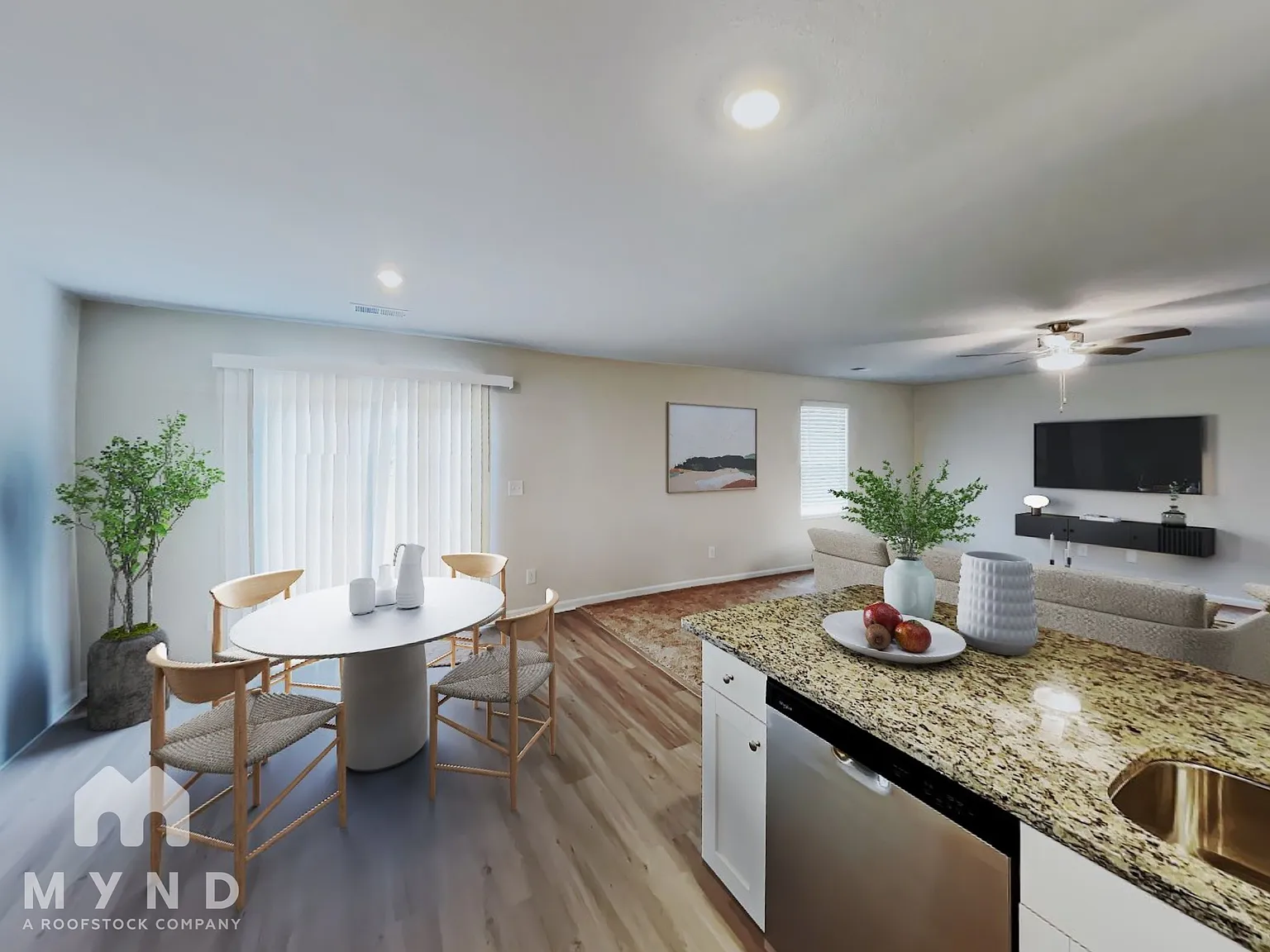 3 bed, 2.0 bath, 1316 sqft, $1,760 — Photo 2