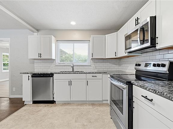 5th image of 3920 Crane Ave