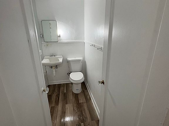 2nd image of 711 28th St APT 102