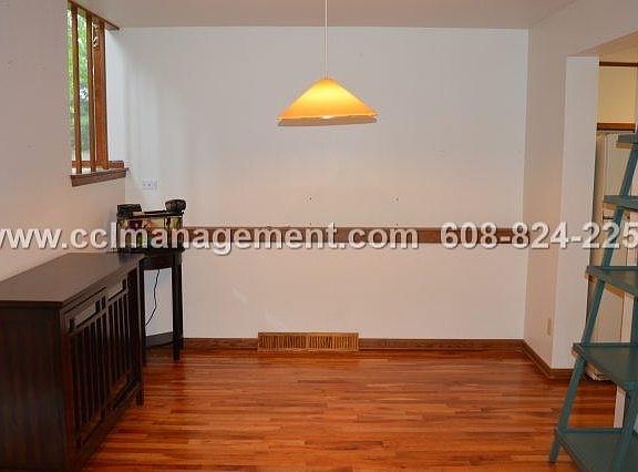 4th image of 2626 Stanbrook St
