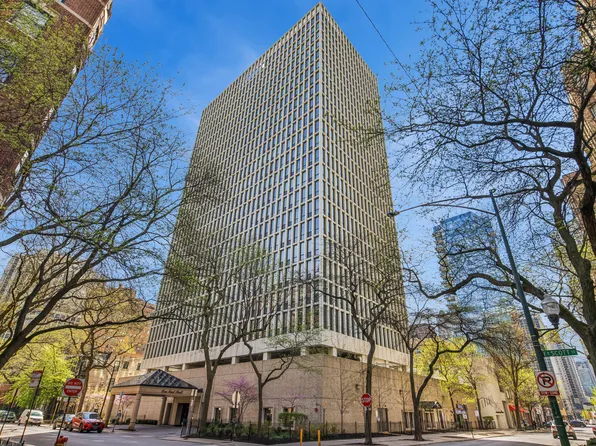 1 E Scott St APT 1810, Chicago, IL 60610