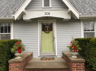 308 NW Briarcliff Rd, Kansas City, MO 64116