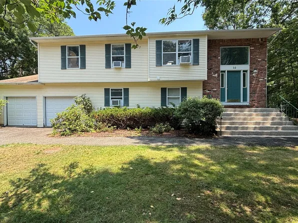 10 Woodbrook Circle, Holtsville, NY 11742