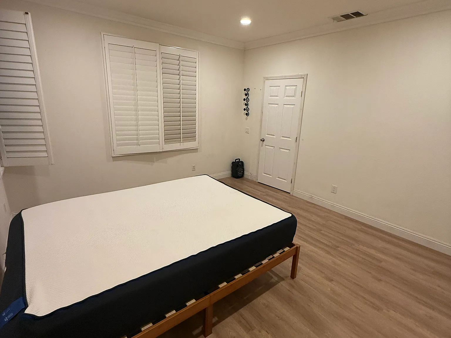 5 bed, $999 — Photo 3