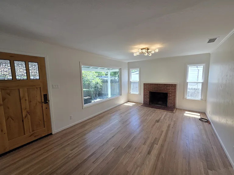 131 N San Pedro Rd — Photo 4