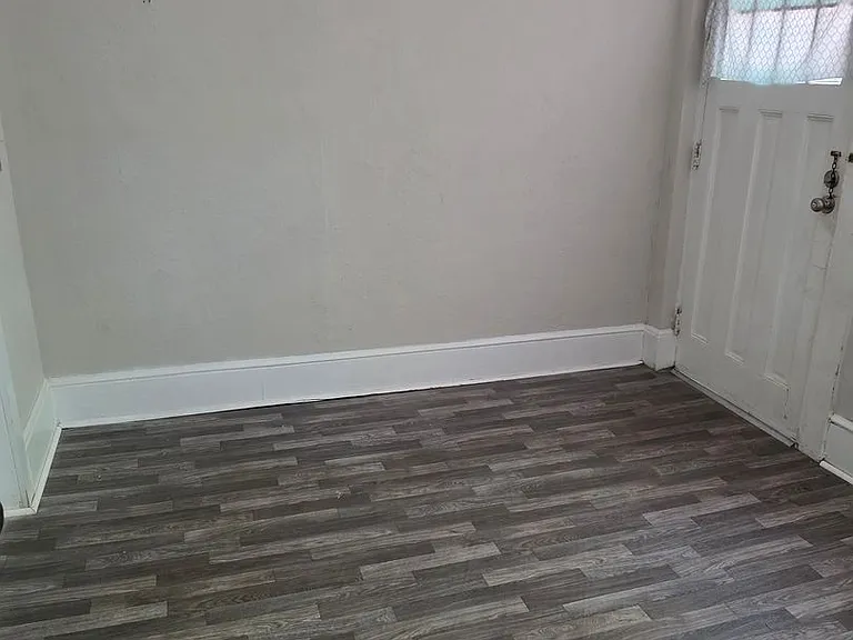 406 Park Ave — Photo 3