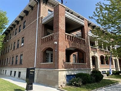 2nd image of 917 E 50th St #3