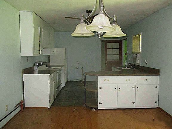 3rd image of 1465 Mill St