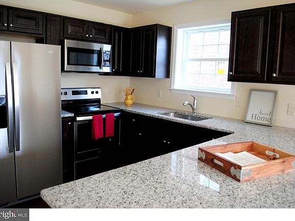 4th image of 1804 Elm St