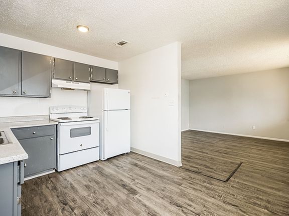 3rd image of 984 E Saxony Dr #16