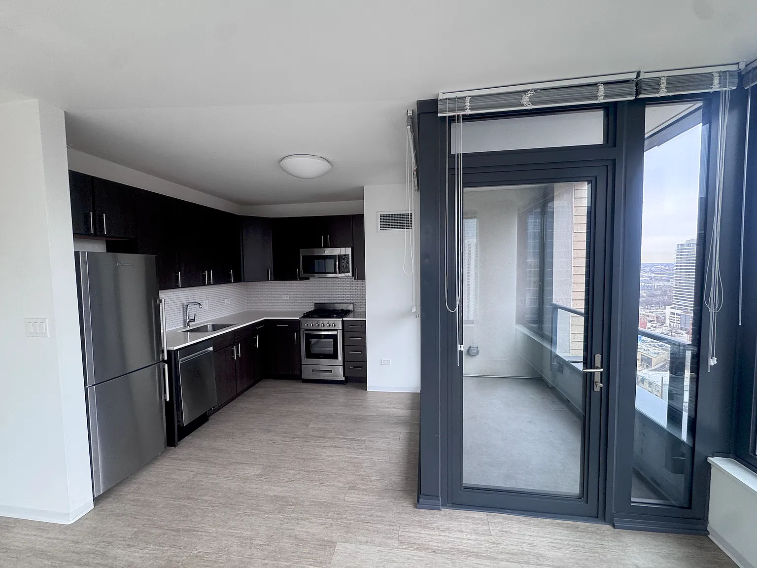 2 bed, 900 sqft, $3,999 — Photo 3