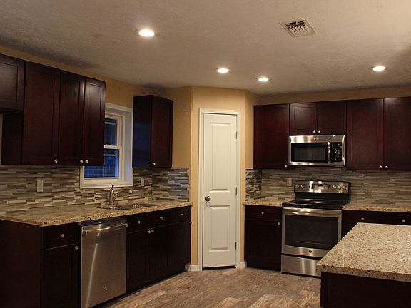 5th image of 1501 Woodson Ln
