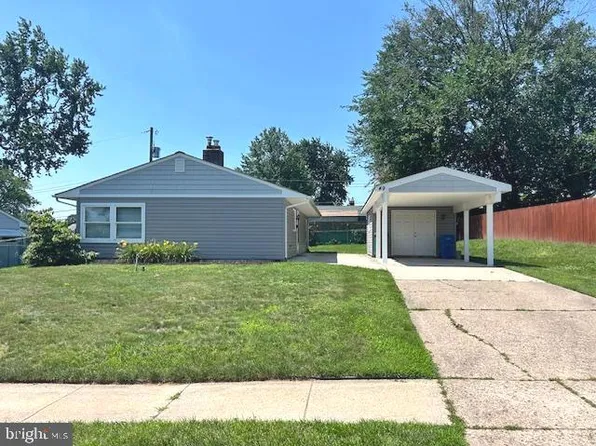 49 Mistletoe Ln, Levittown, PA 19054