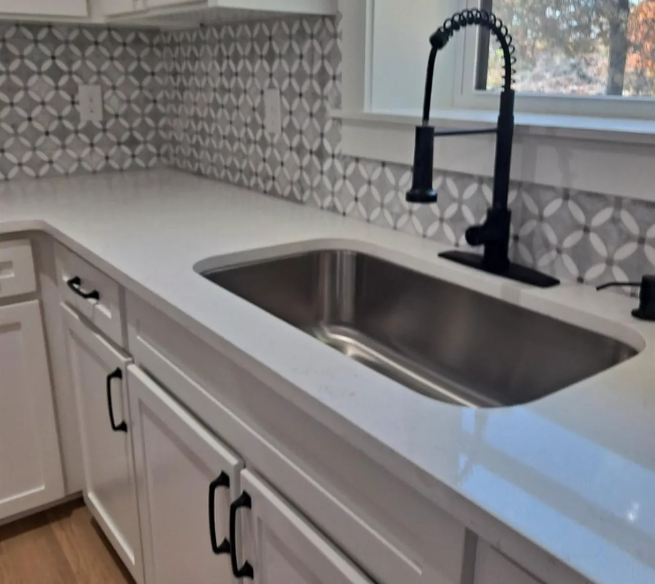 702 N Airport Rd — Photo 3