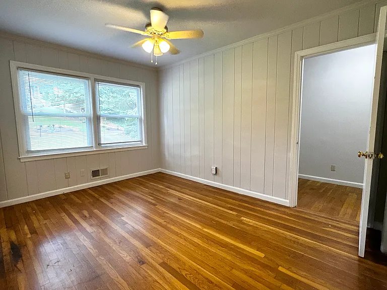 538 N Superior Ave — Photo 23