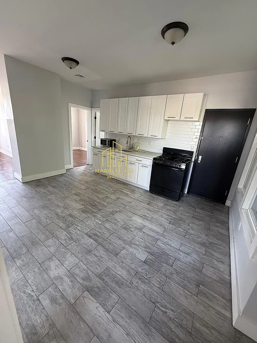 3 bed, 1050 sqft, $2,100 — Photo 3
