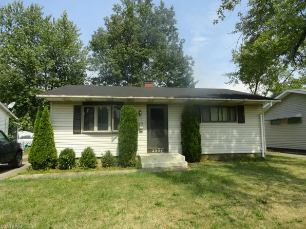 2304 Stewart Dr NW, Warren, OH 44485