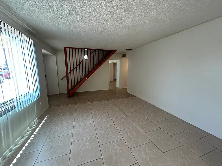 6 bed, 3.0 bath, 2269 sqft, $2,495 — Photo 7